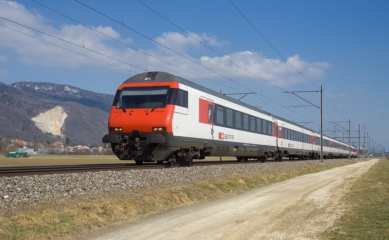 SBB InterCity of EW IV coaches led by its red-fronted Bt control car, near Oberbuchsiten