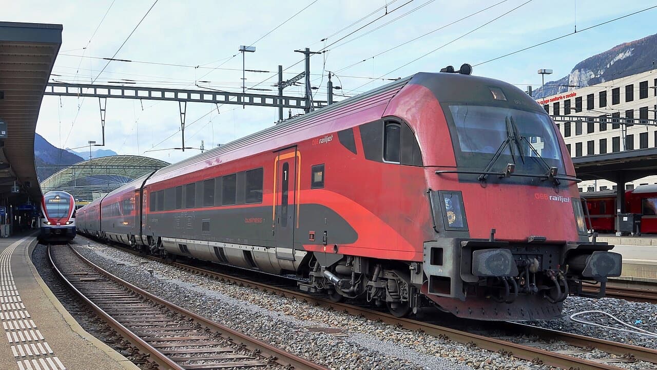 ÖBB Railjet led by its red-and-grey control car at Chur station